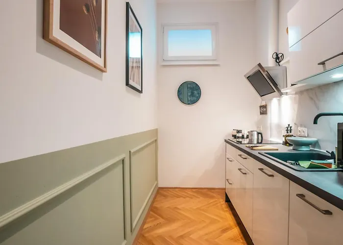 Appartement Erstklassiges In Schloss Naehe